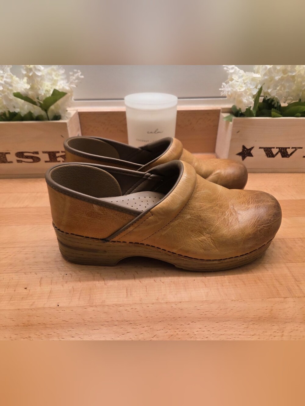 Dansko Professional Clogs Honey/Tan Distressed leather Unisex Size 42